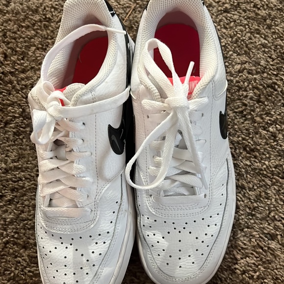 Almost brand new Nike air forces size 8 - Picture 5 of 5